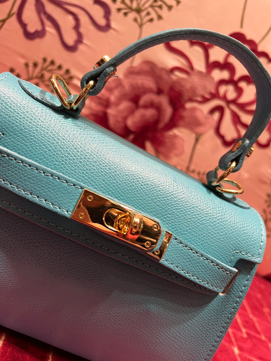 Borsa in pelle a mano azzurra con tracolla