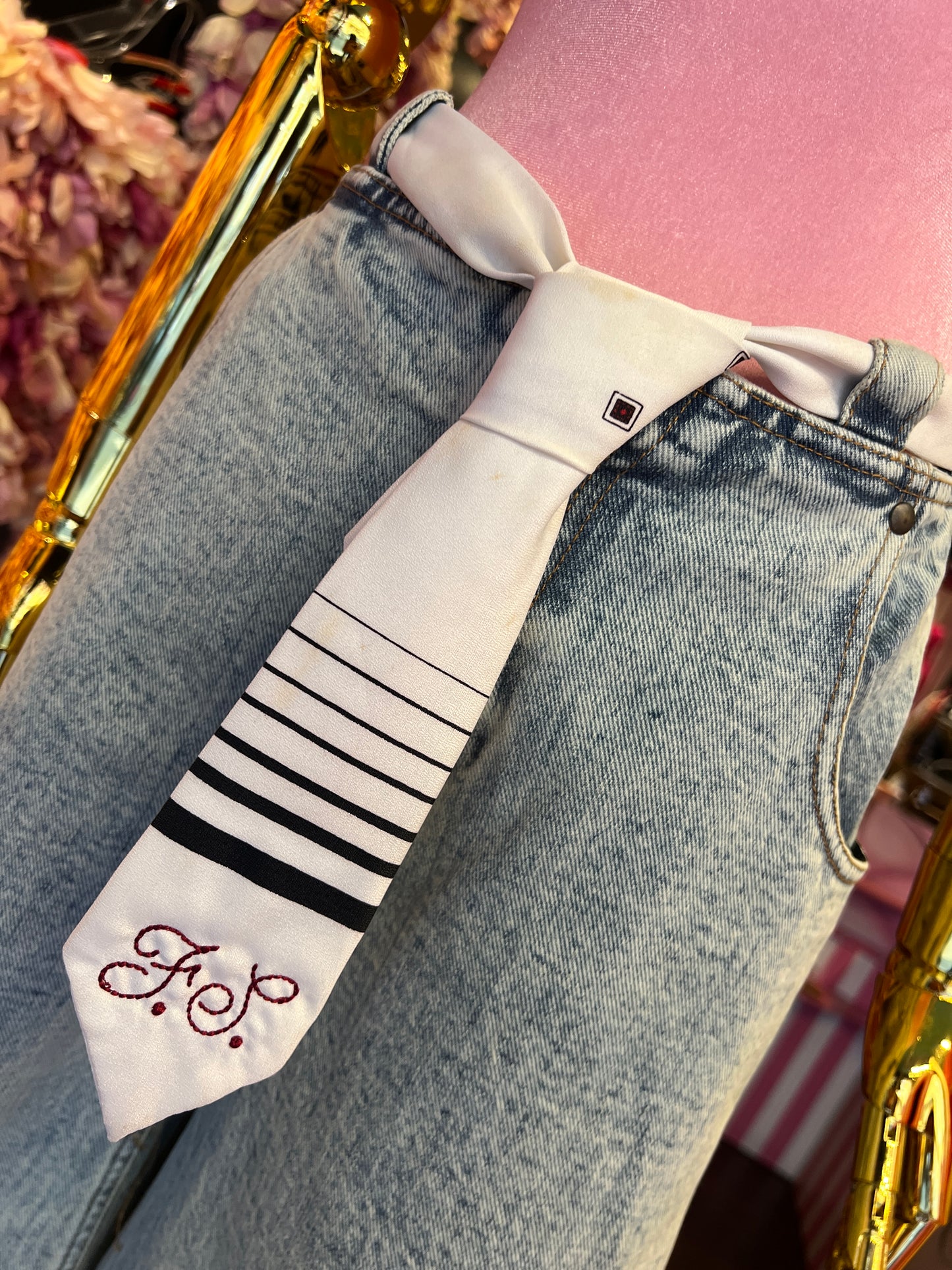 Front street jeans largo super aged con cinta cravatta