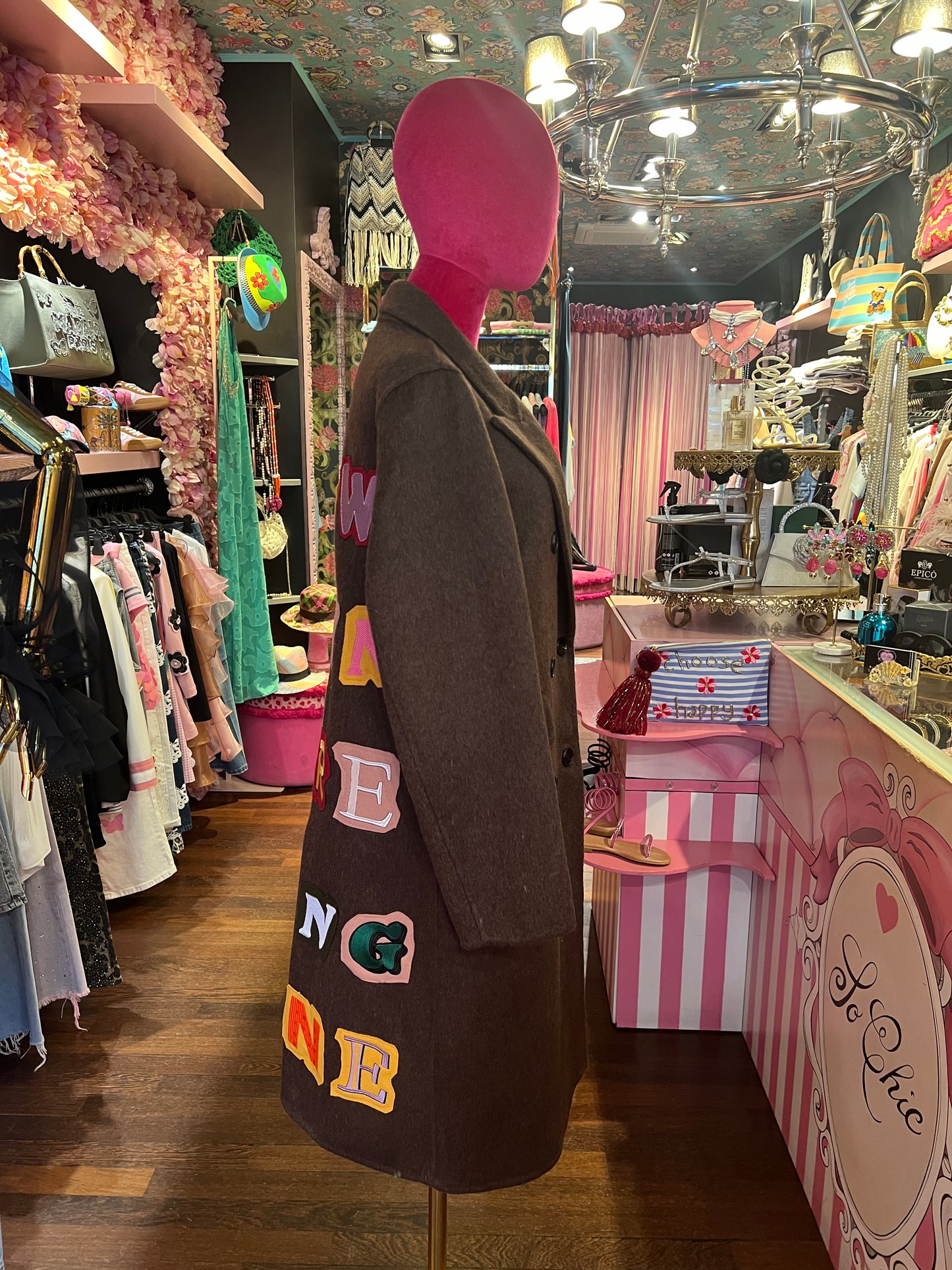 Front street cappotto lana cioccolato con scritta patch “ Slow down you’re doing fine” dietro