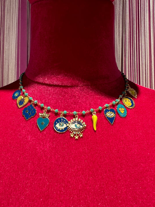 Principessa glam collana girocollo perline celesti con charms occhio cornetto cuore sacro