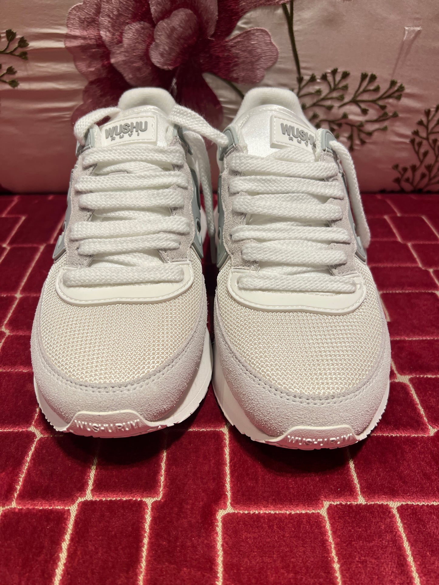 Wushu Ruyi sneaker bianca e grigia