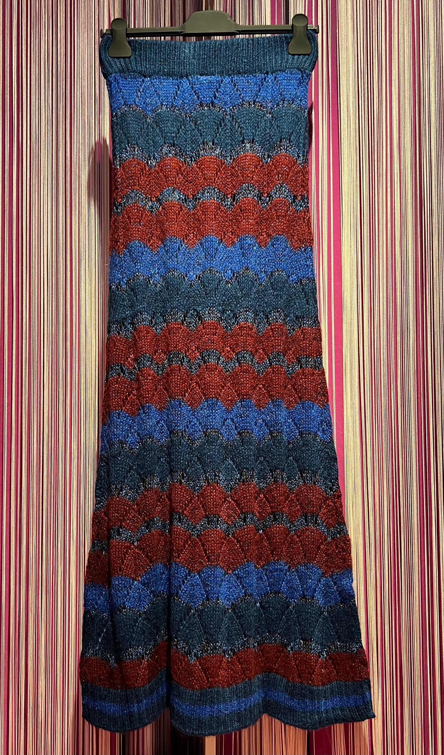 Colour Market gonna lunga maglia rigata blu/bordo’