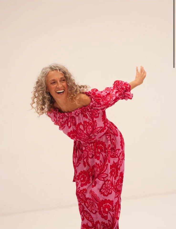 Sundress abito lungo fantasia floreale fucsia e rosa scollato sulle spalle con cinta
