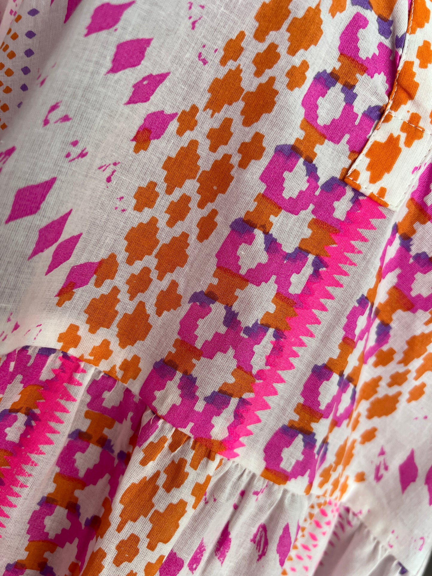 Mon amour Paris sconto-20 % abito lungo fantasia geometrica fucsia/arancio/ viola su sfondo bianco