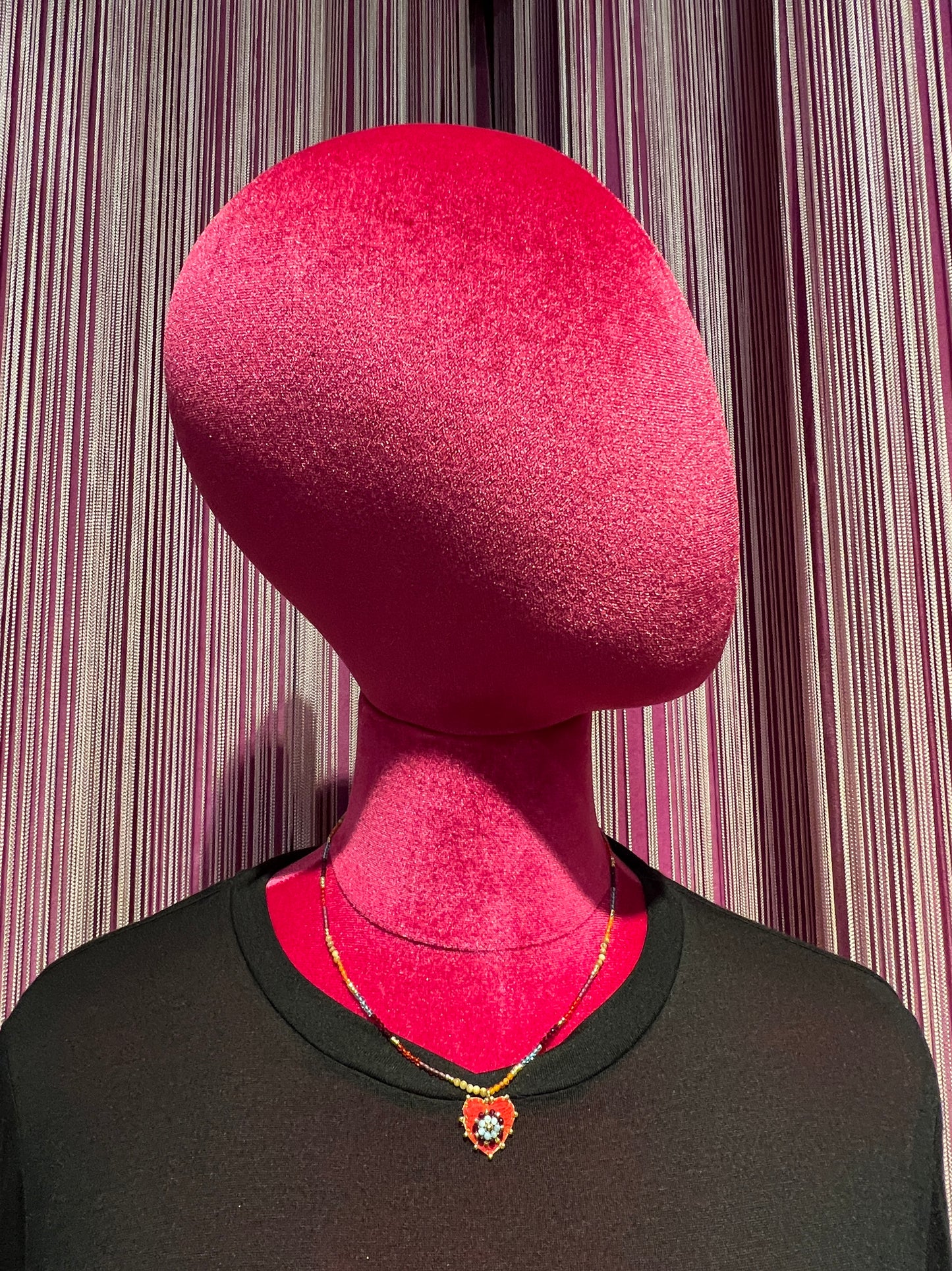 Collana girocollo perline e cuore rosso pelle e velluto