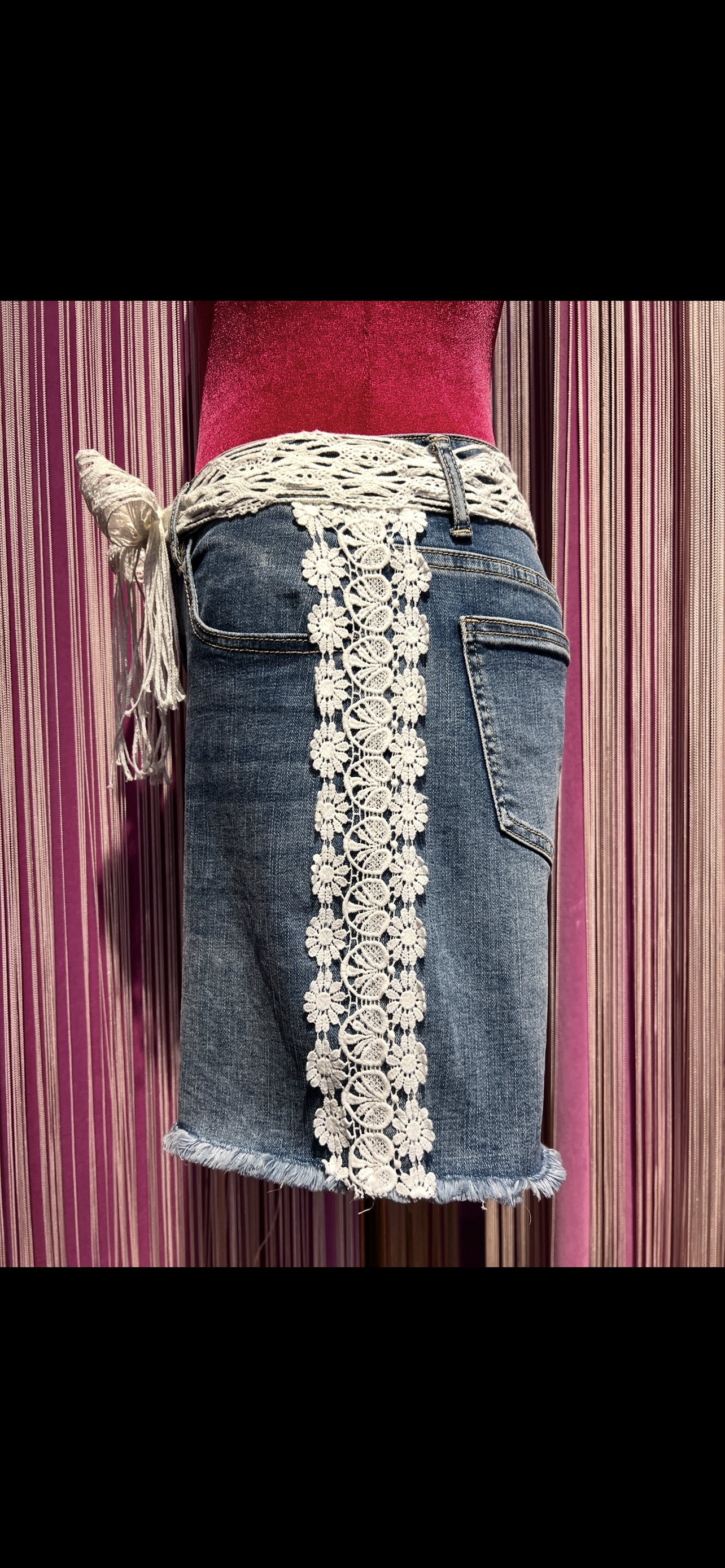 Love & roses bermuda jeans con applicazioni e fusciacca pizzo