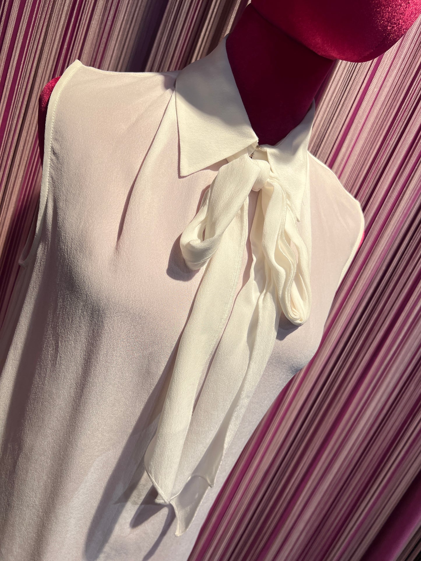 Nenette occasione imperdibile blusa senza maniche con fiocco