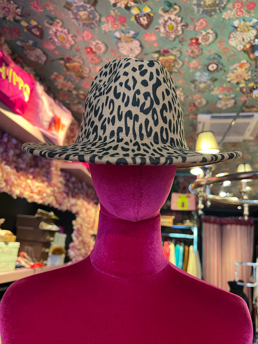 Love & roses cappello motivo leopardo