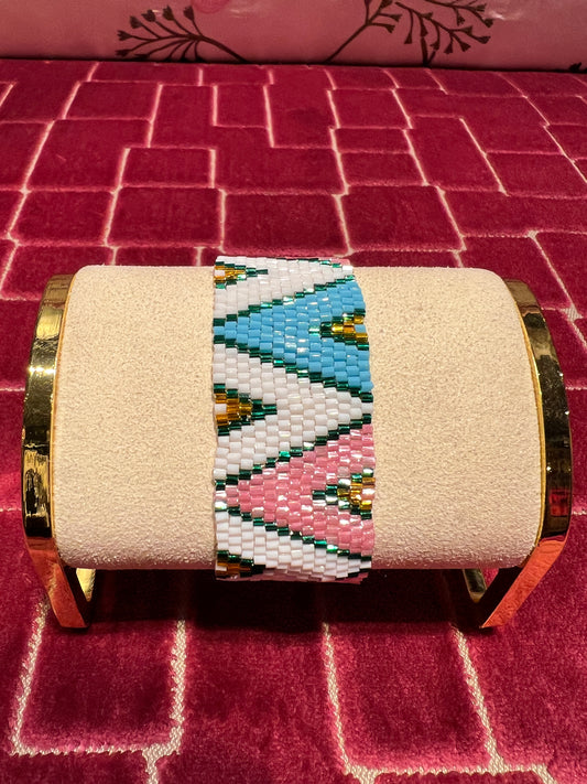 Bracciale regolabile perline fantasia triangoli rosa /celeste /bianco