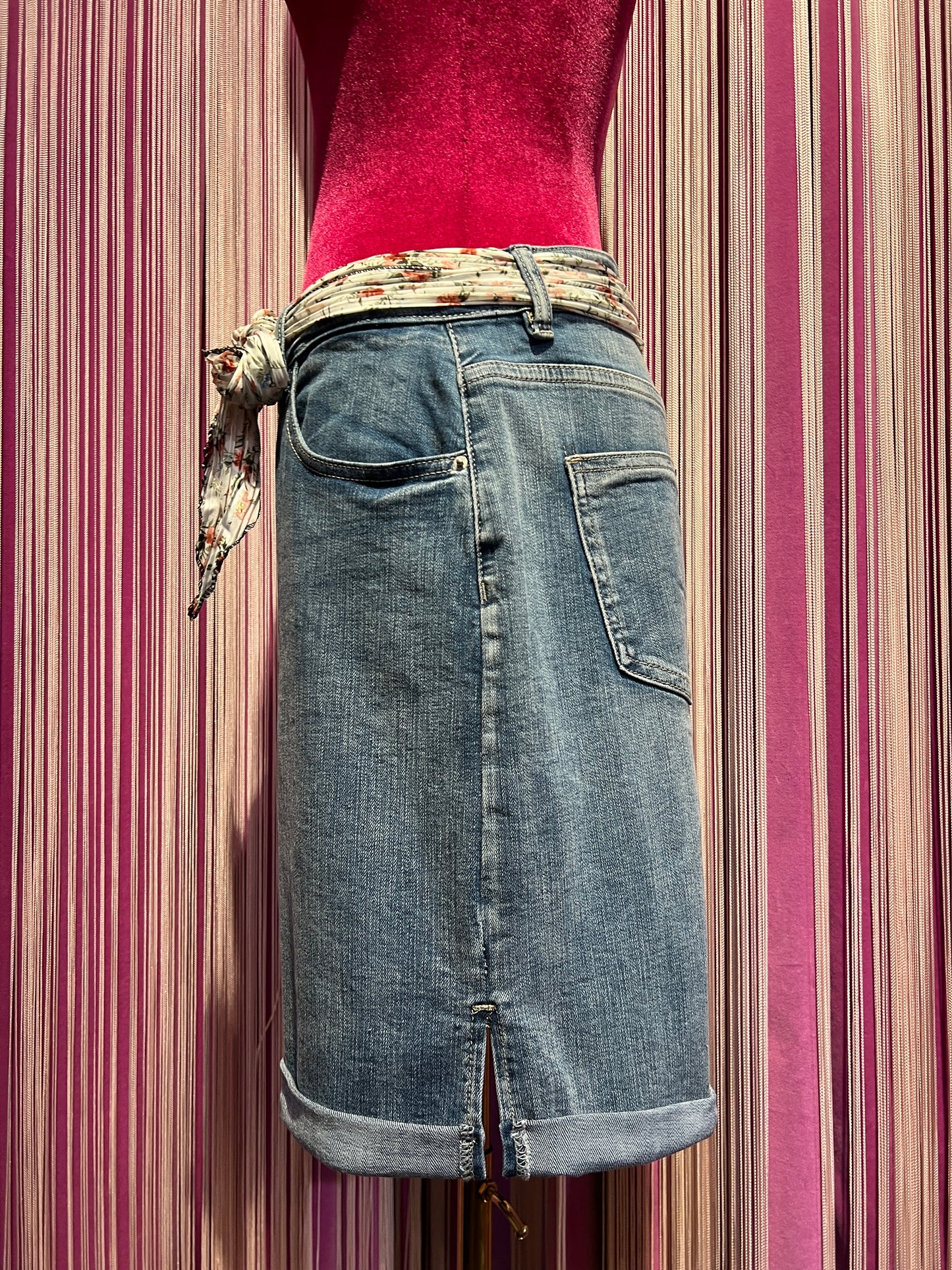 Love & roses bermuda jeans con fusciacca in vita