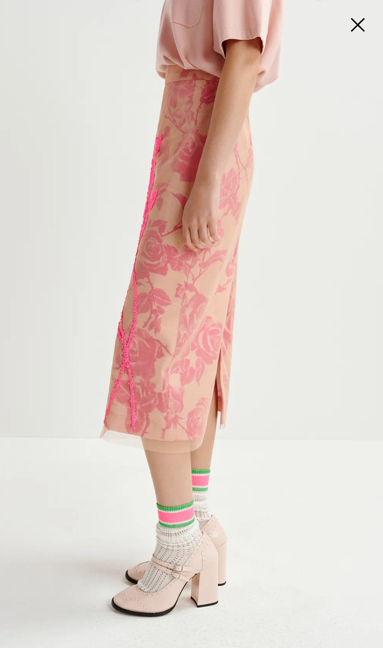 Essentiel antwerp gonna fantasia fiori fondo rosa con tulle ricamato