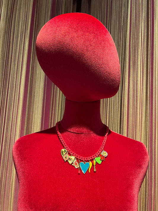 Principessa glam collana girocollo catena fucsia con charms cuore azzurro cornetto giallo trifoglio rosso