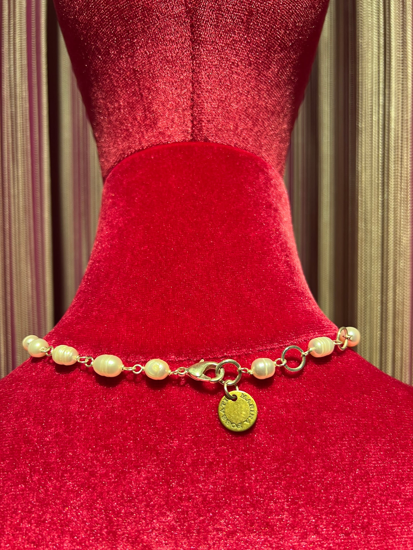 Marina Fossati choker perle fiume ciondolo resina rosa pepita marina