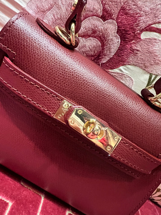 Borsa a mano in pelle burgundi con tracollina