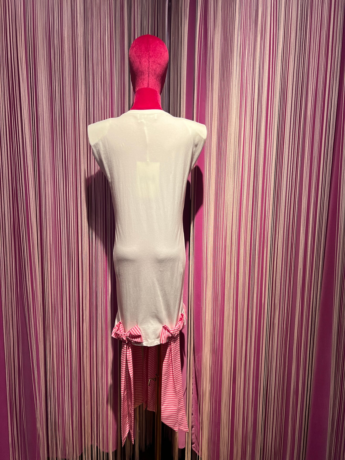 Gina Gorgeous sconto -50% t shirt lunga bianca con fiocchi rosa e bianchi a righe Tullia