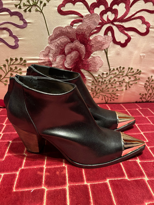 Chiarini Bologna - 50% di sconto tronchetto nappa nero punta oro