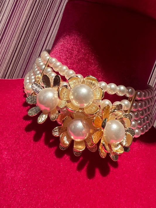 Choker 5 fili di perle con fiori oro e perla centrale