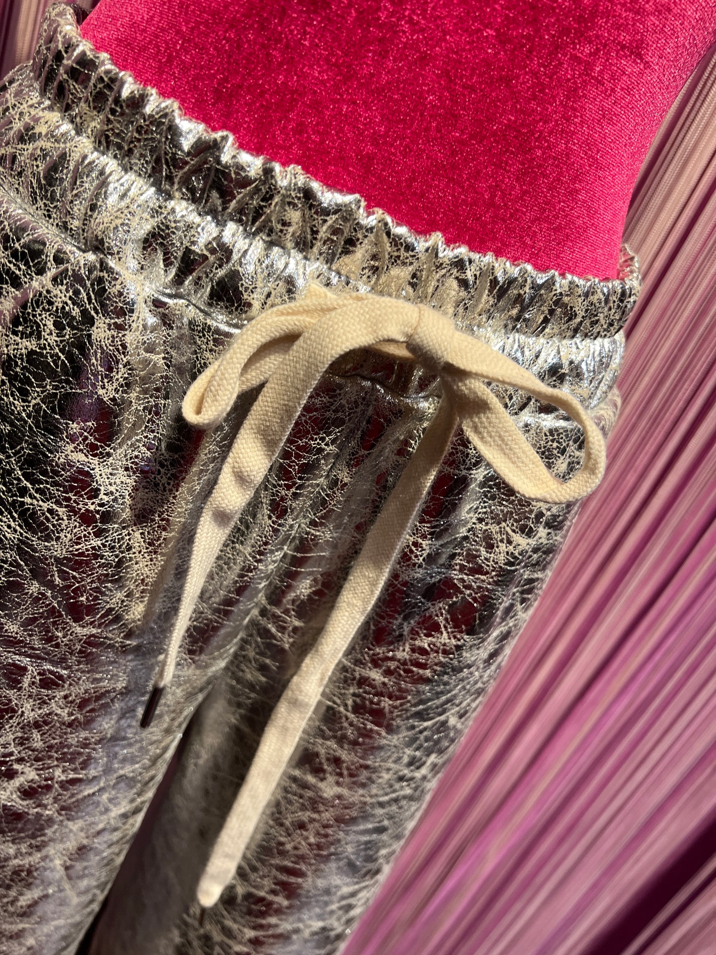 Mon amour Paris bermuda ecopelle laminato argento effetto invecchiato, elastico e coulisse in vita