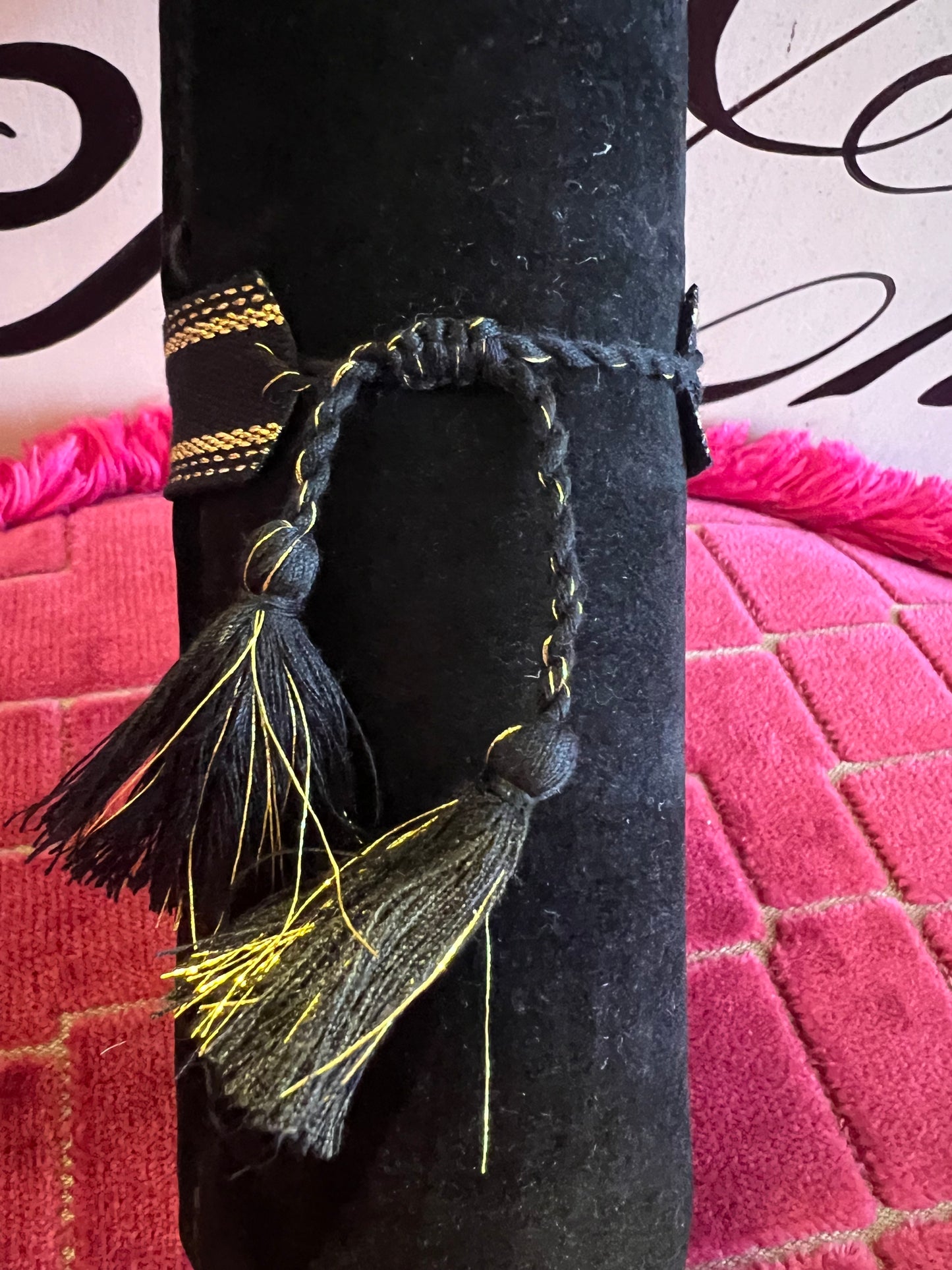 Bracciale tessuto regolabile con nome Valentina fondo nero