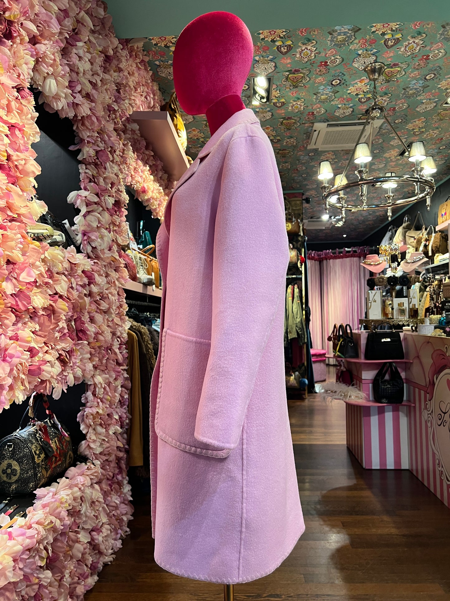 Sincere Paris cappotto rosa con tasche bordate di rosa