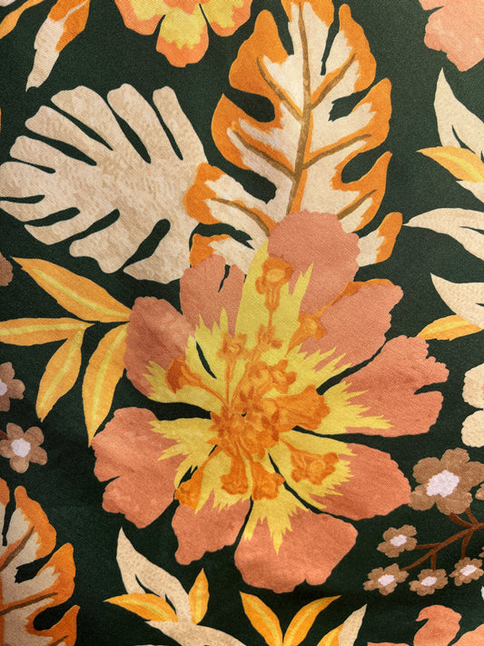 Pink memories foulard fantasia floreale su sfondo verde 100% viscosa