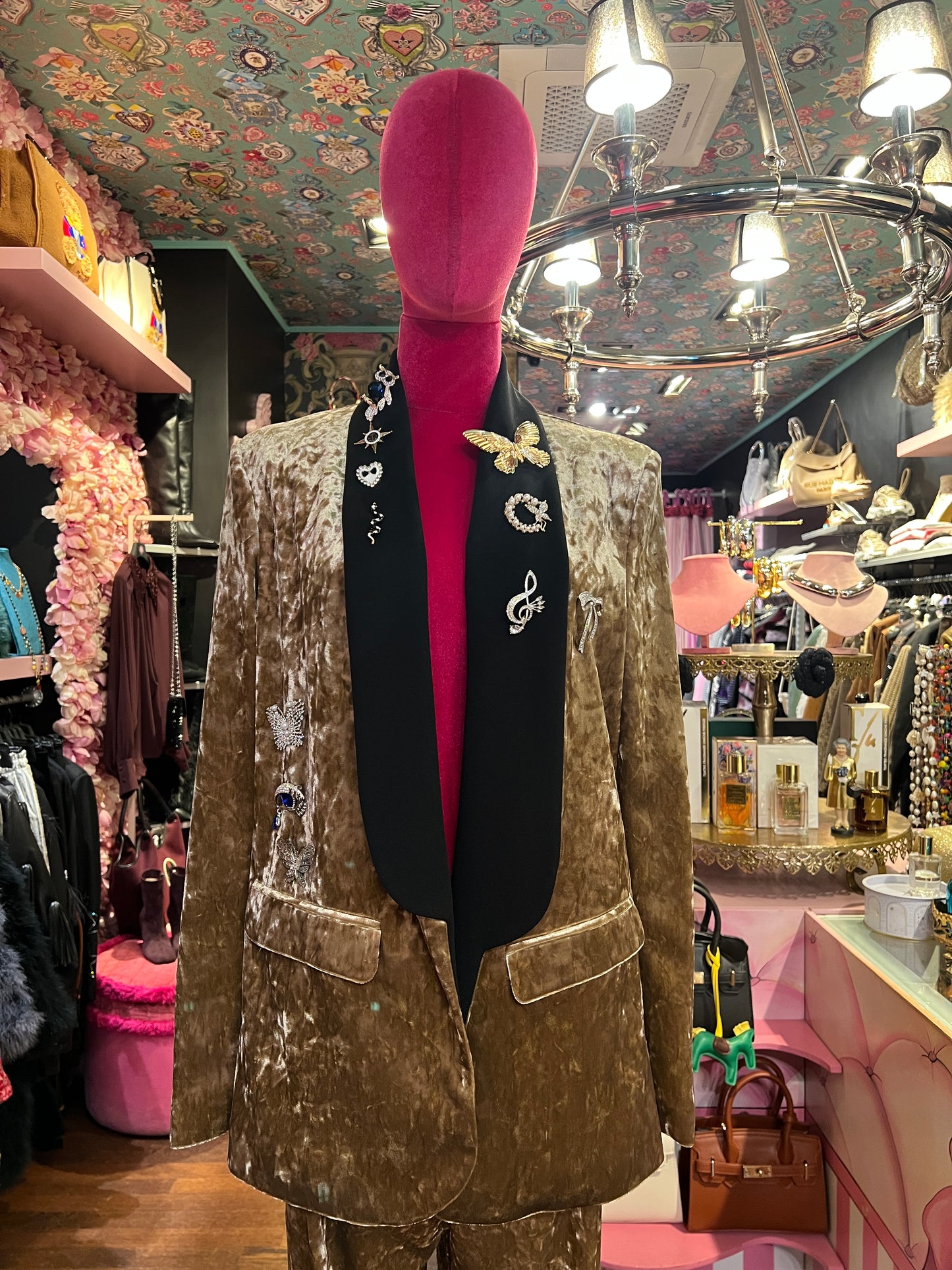 5 Progress completo velvet caramello giacca con spille e pantalone cargo