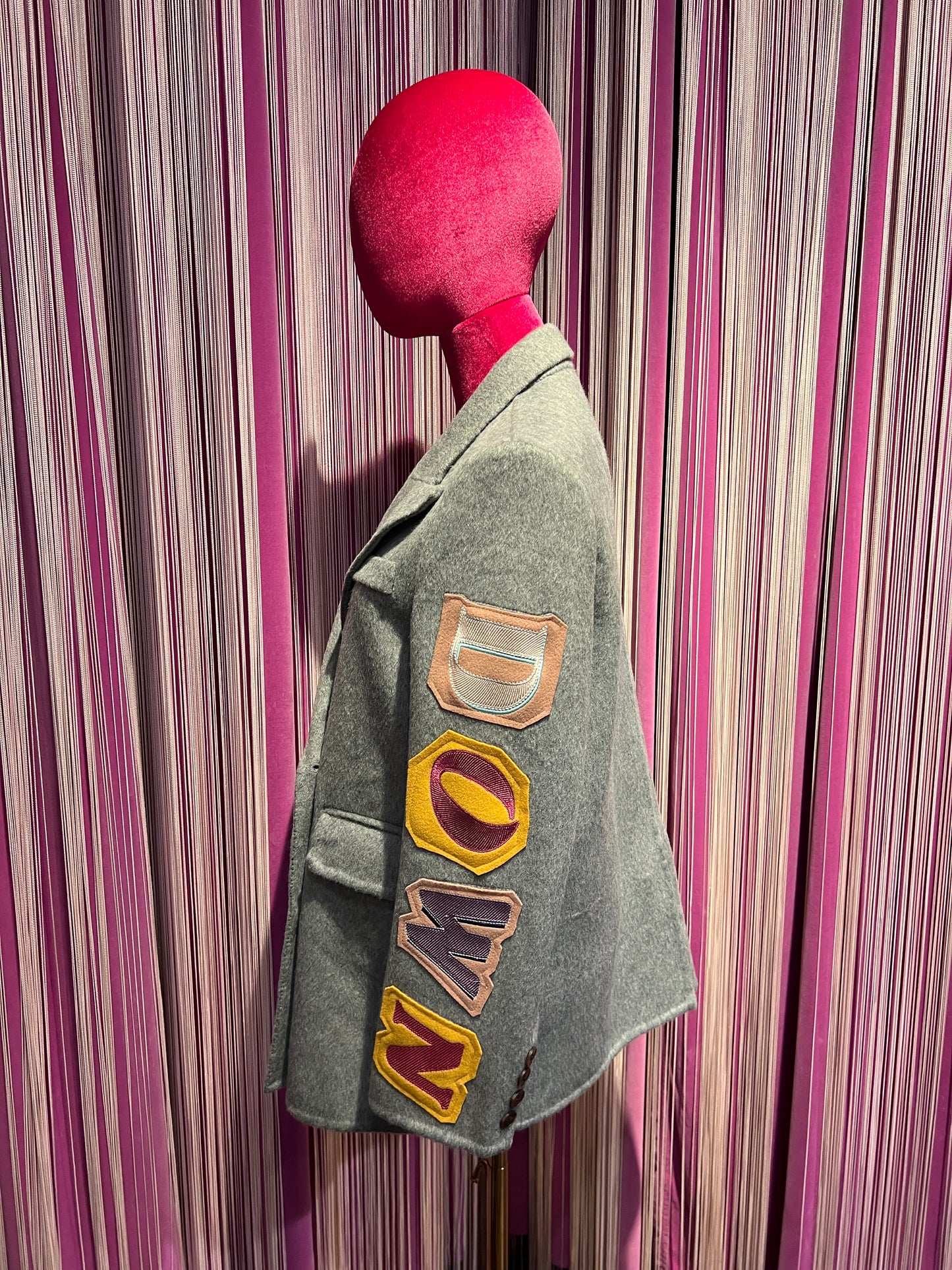 Front street giacca/cappotto lana grigia corta scritta patch sulle maniche
