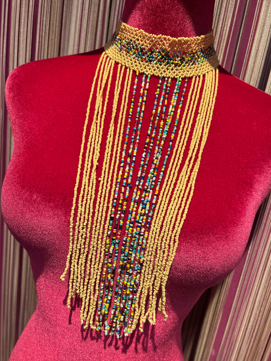 Choker perline beige con frange perline beige e multicolor
