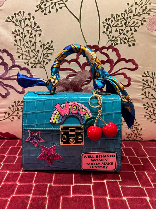 Borsa pelle con tracolla turchese manico foulard patch e charm