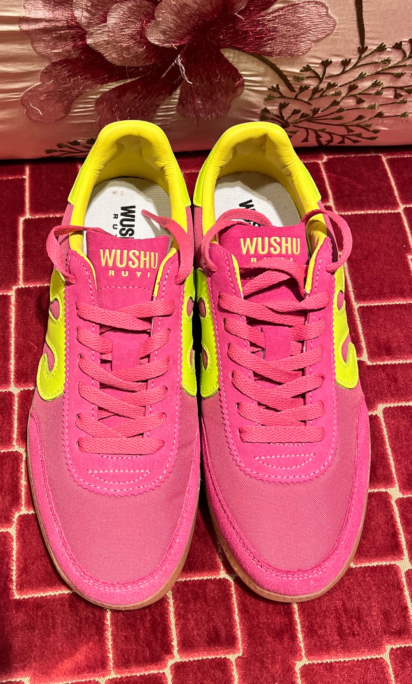 Wushu Ruyi sneakers camoscio, pelle e tela fucsia / giallo flou