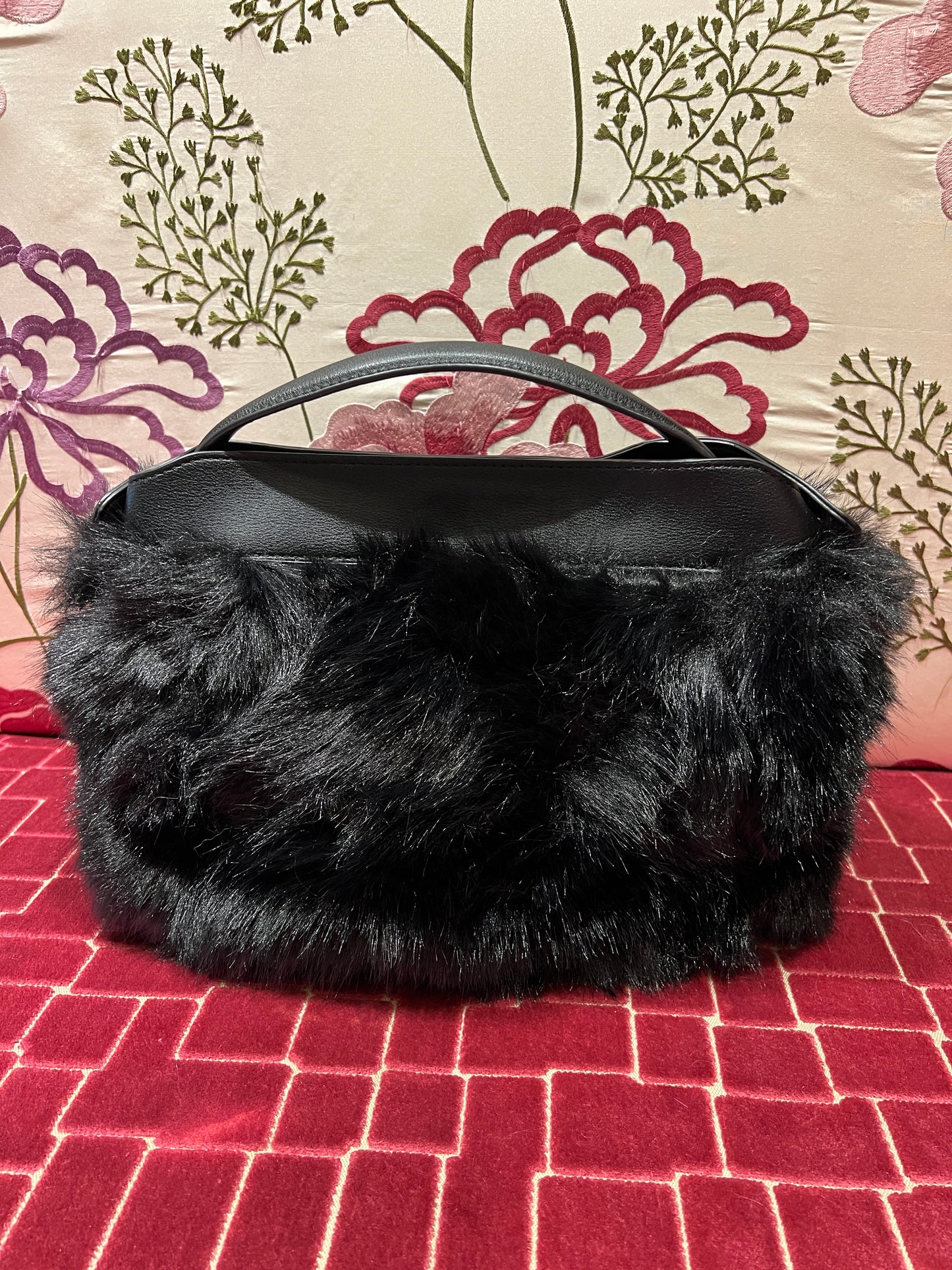Borsa ecopelliccia nera con tracollina