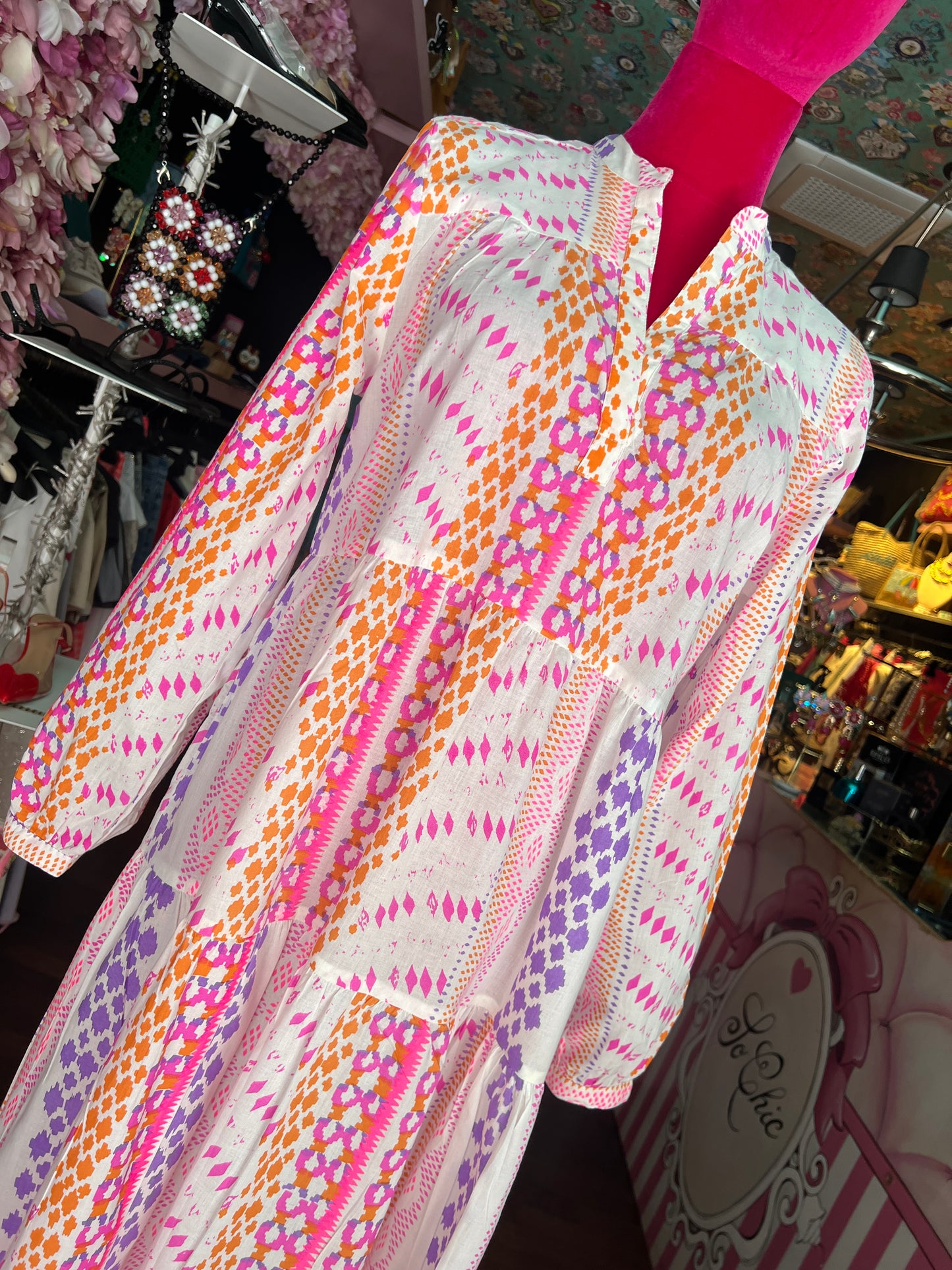 Mon amour Paris sconto-20 % abito lungo fantasia geometrica fucsia/arancio/ viola su sfondo bianco