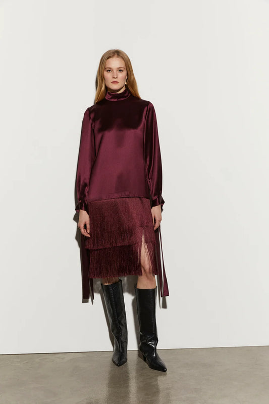 Isabelle Blanche Paris abito collo alto con gonna con frange burgundi