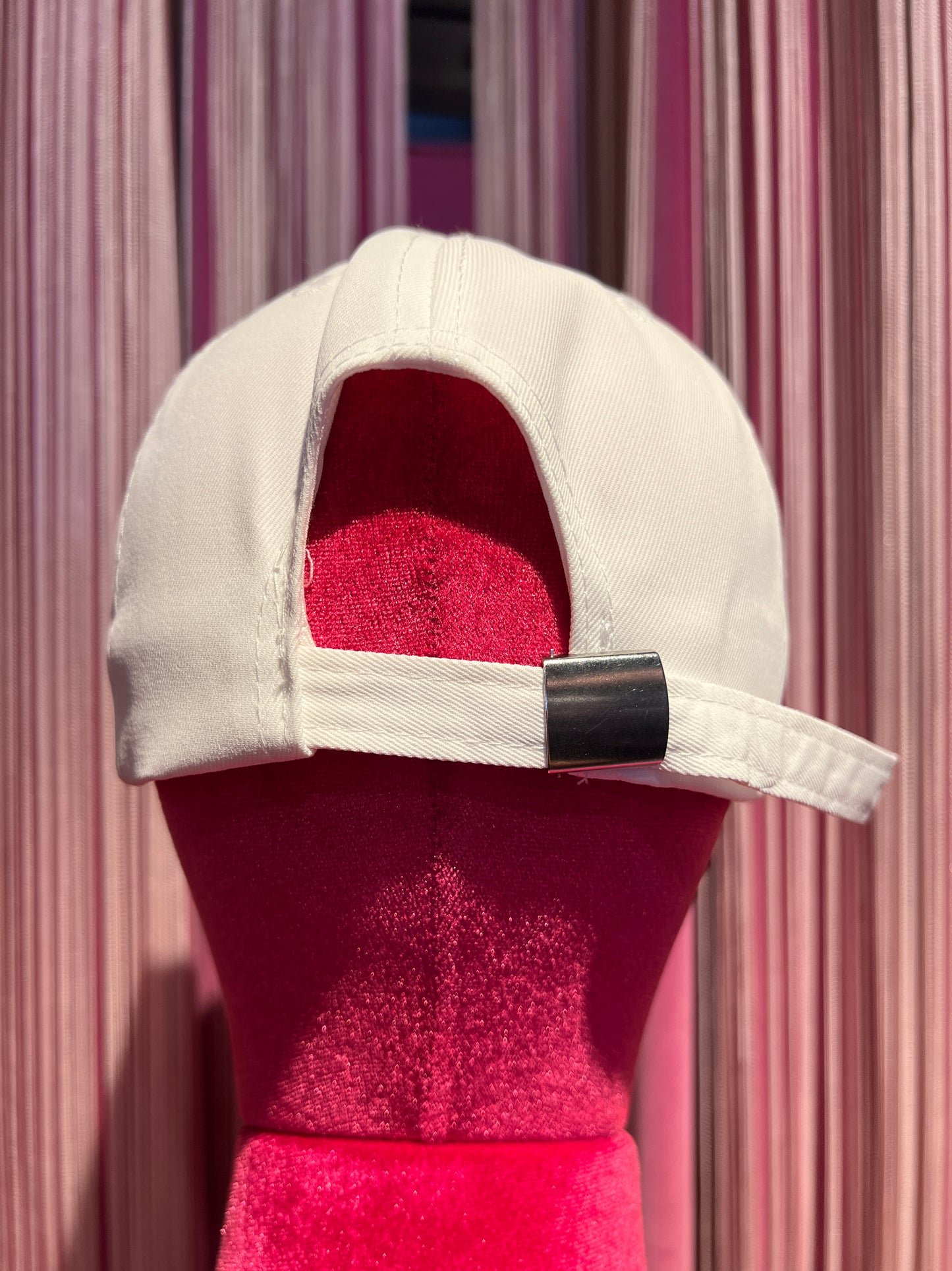 Cappello con visiera bianco con applicazione