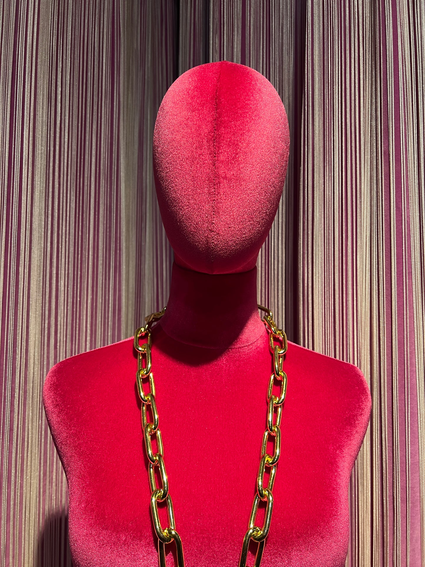 Collana lunga oro con corno grande