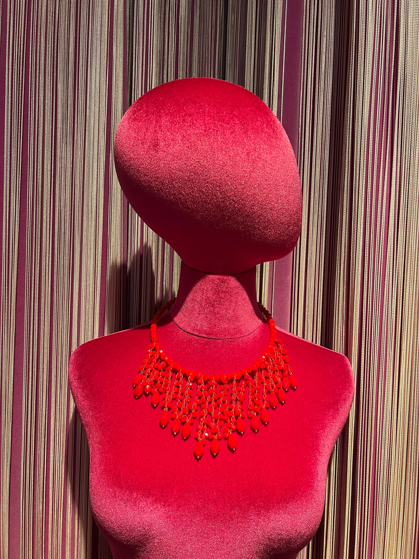 Collana girocollo rossa con pendenti