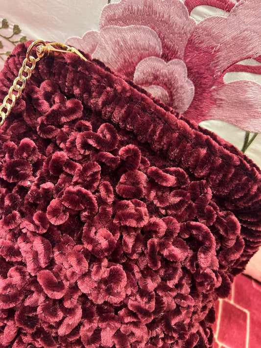 Love & roses clutch con tracollina dorata in ciniglia burgundi