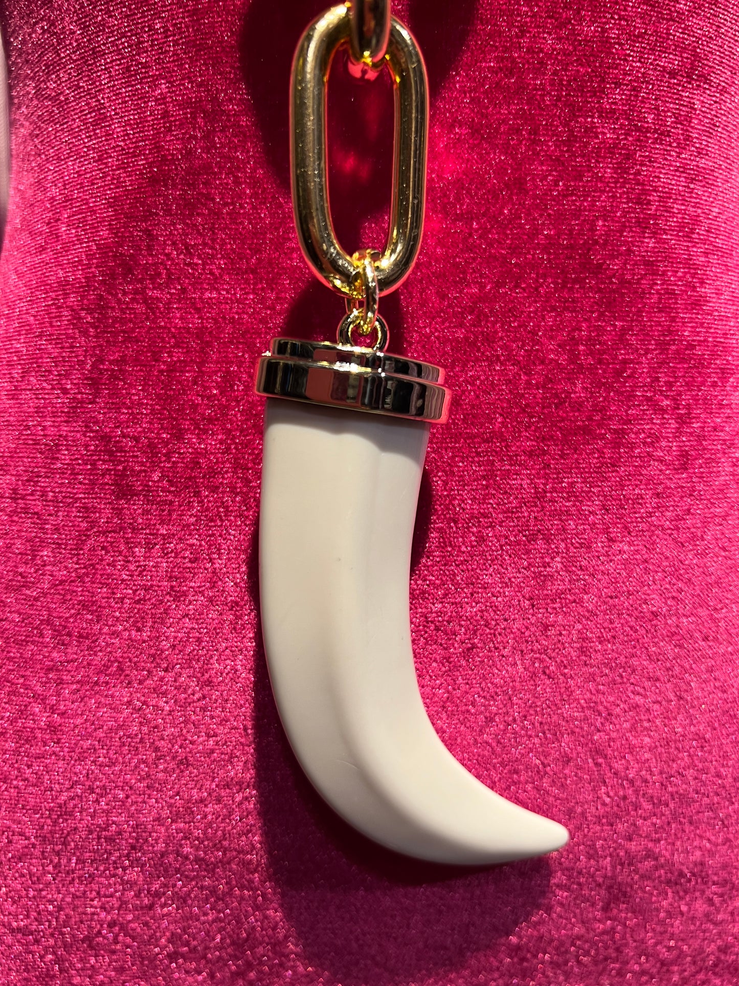 Collana lunga oro con corno grande