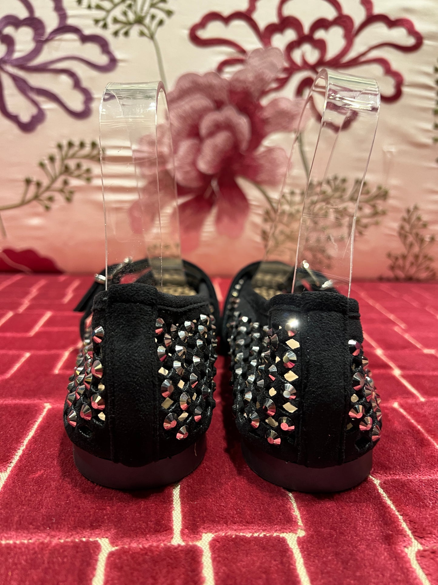 Love & roses scarpa nera eco suede traforate con cinturino e cristalli