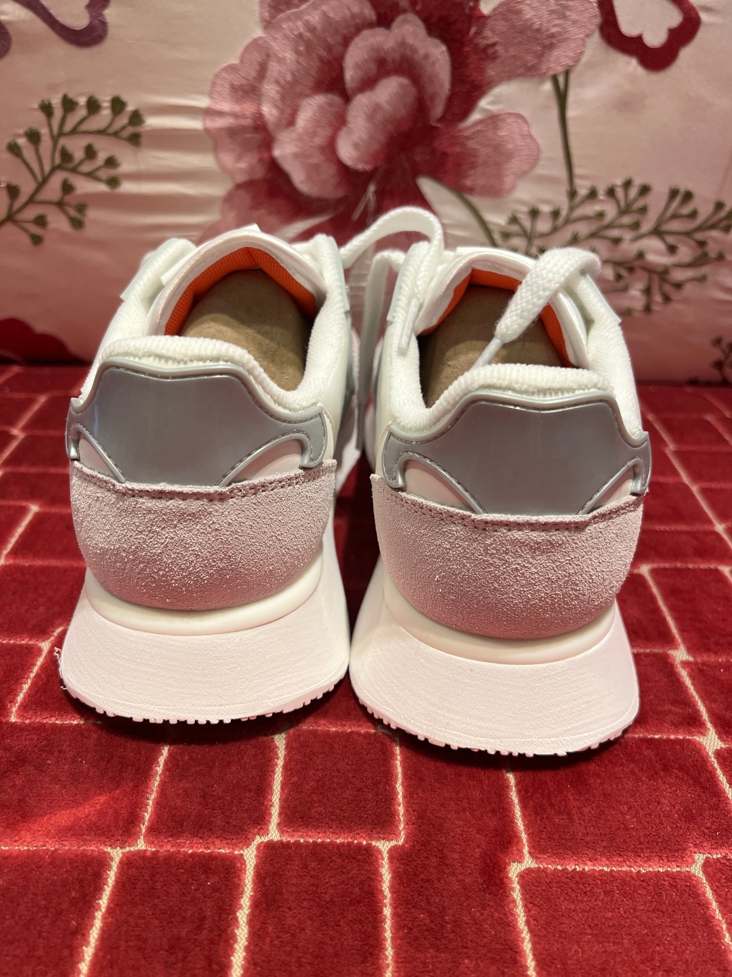 Wushu Ruyi sneaker bianca e grigia