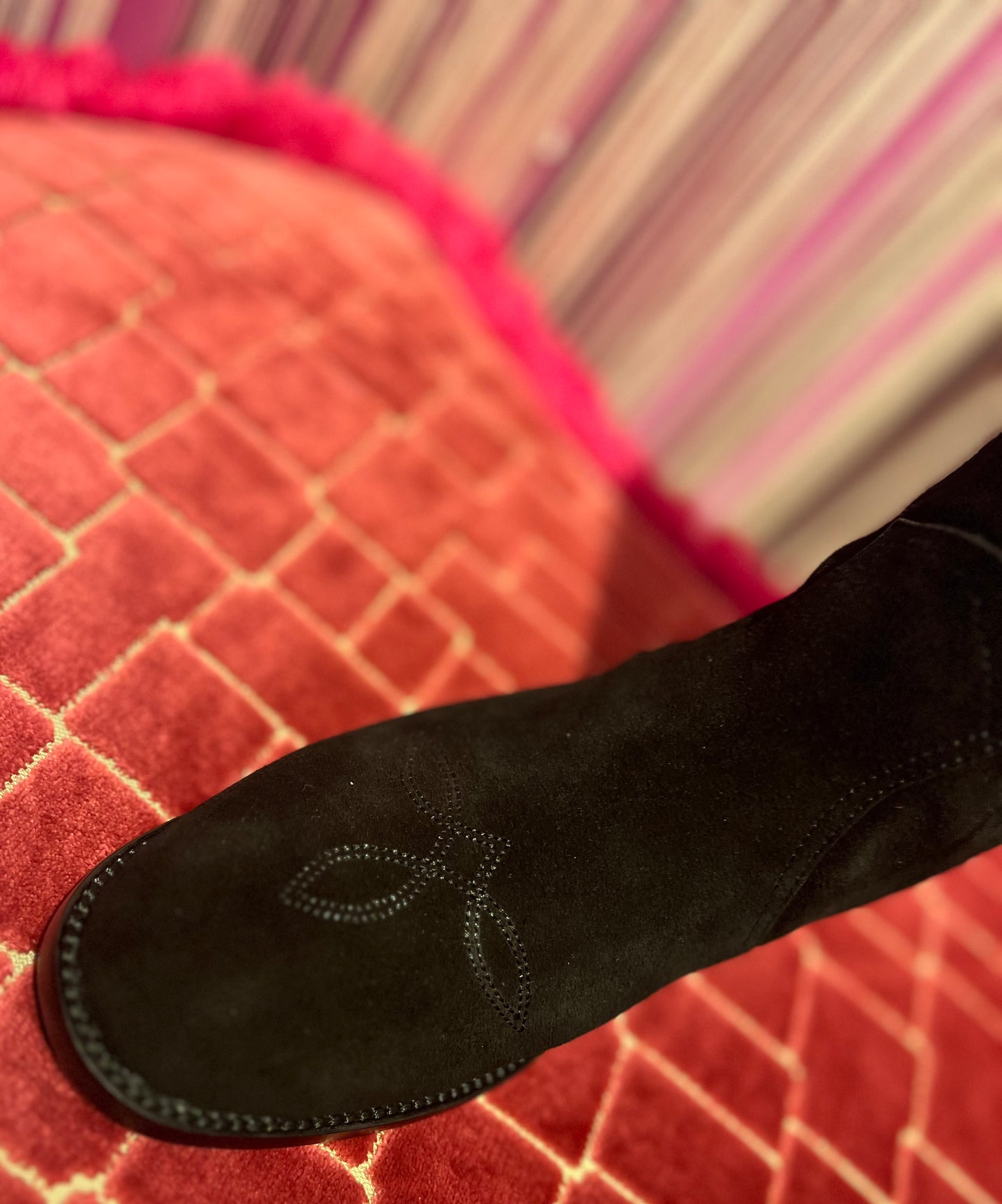 Lola Cruz camperos camoscio nero ricamo