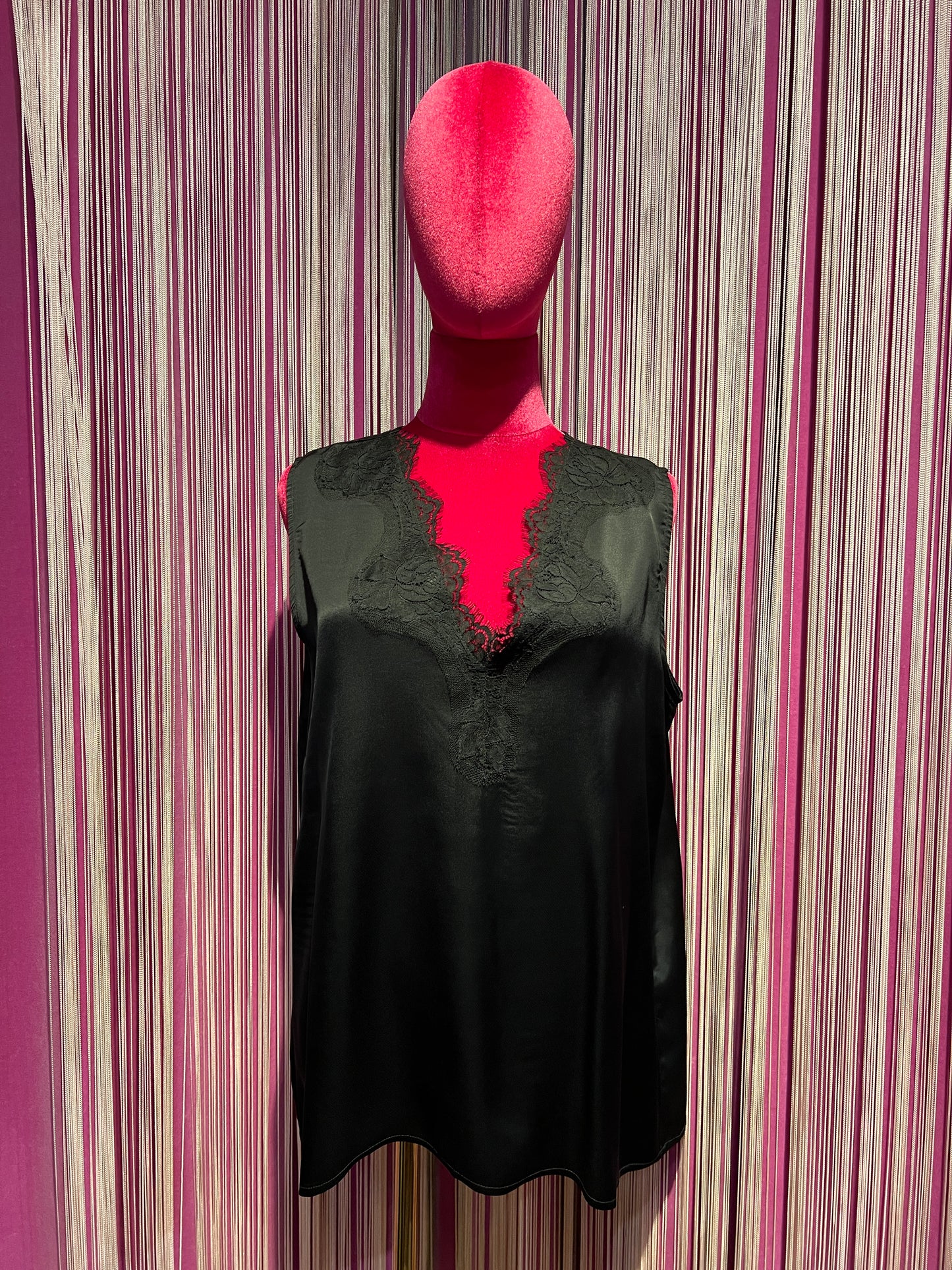 Pink memories top spalla larga con pizzo nero