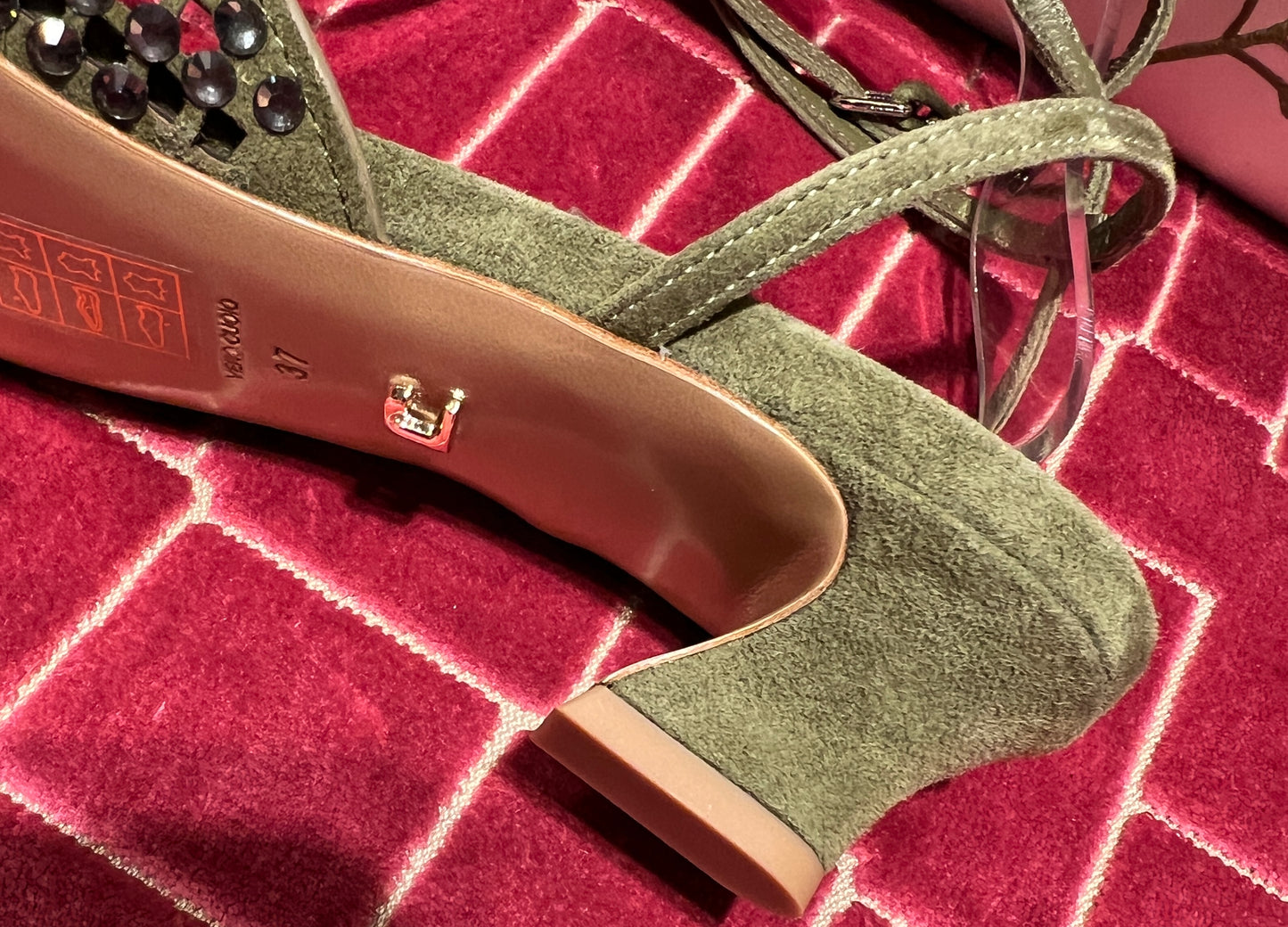 Lola Cruz sconto-50% sandalo verde kaki cristalli sulla punta
