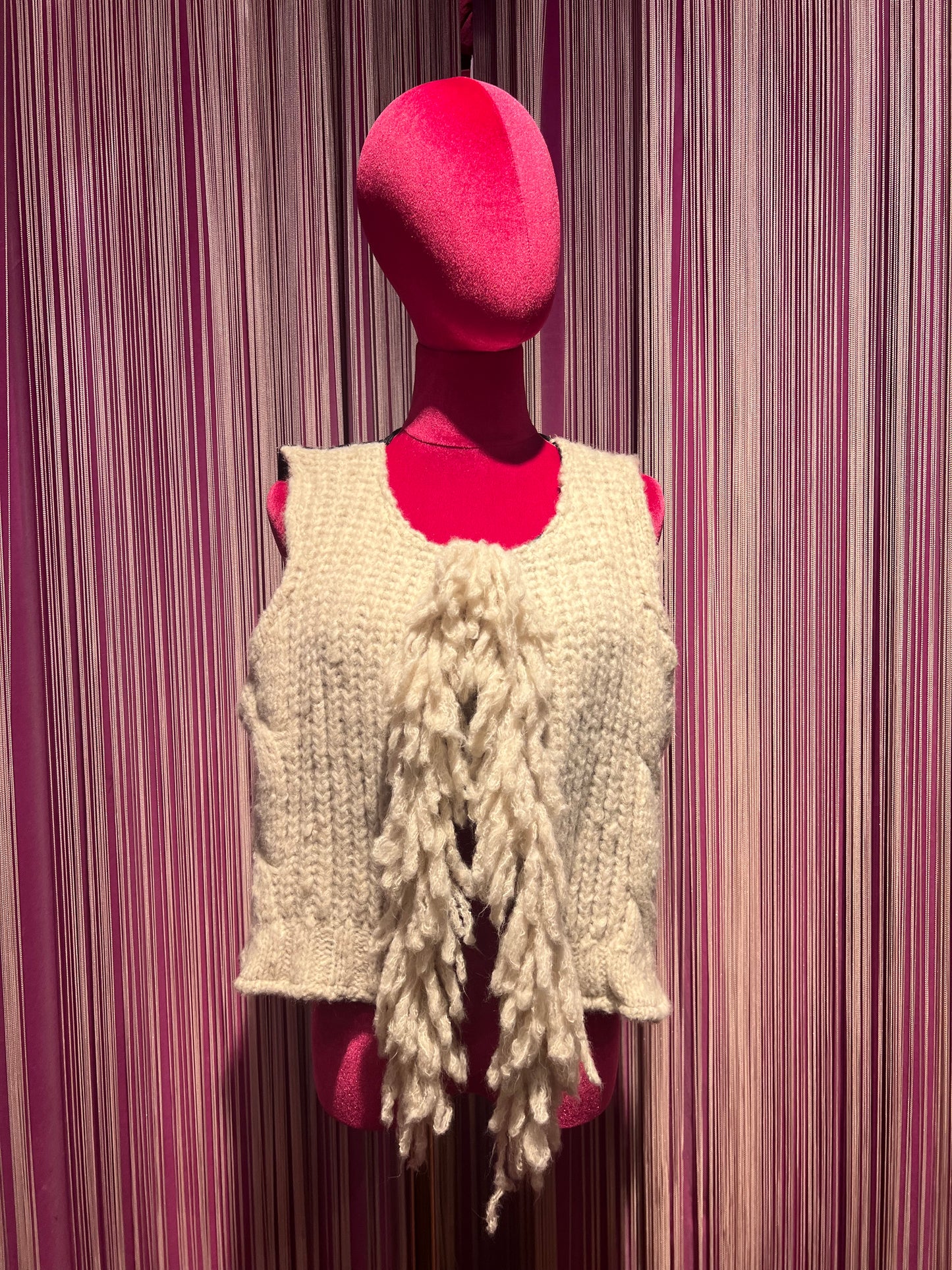 Love & roses gilet in maglia lana panna davanti jeans dietro sconto 50%
