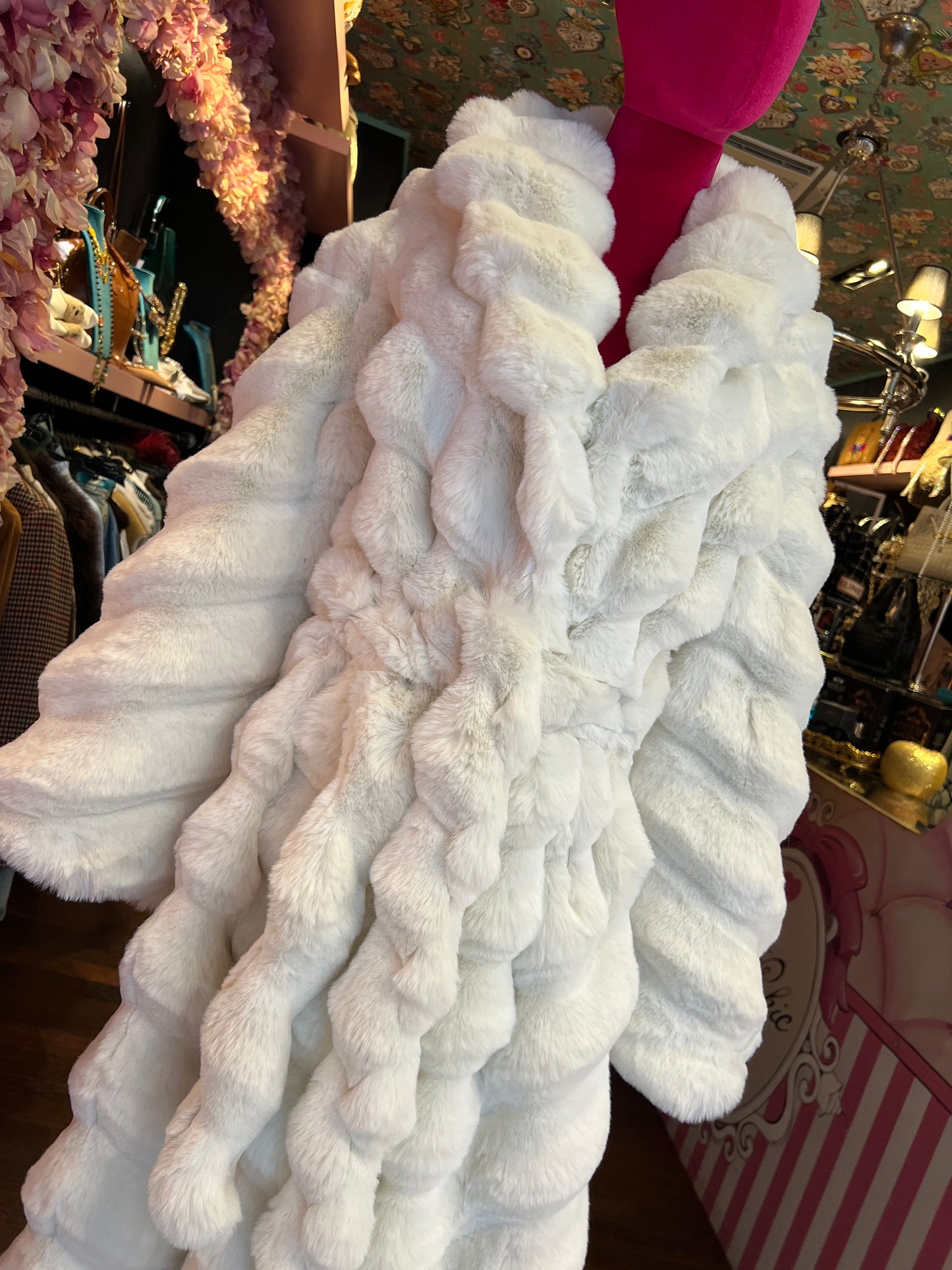 Uncommon cappotto lungo ecopelliccia cincilla’ panna con cinta