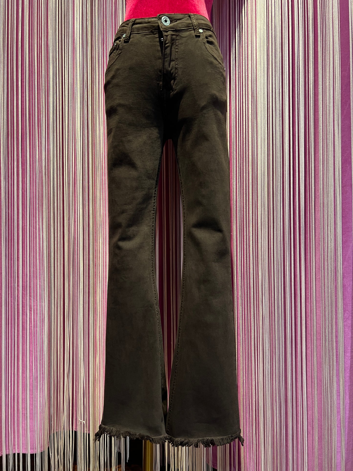 Mon amour Paris pantalone 5 tasche elasticizzato a zampetta , orlo sfrangiato cioccolato