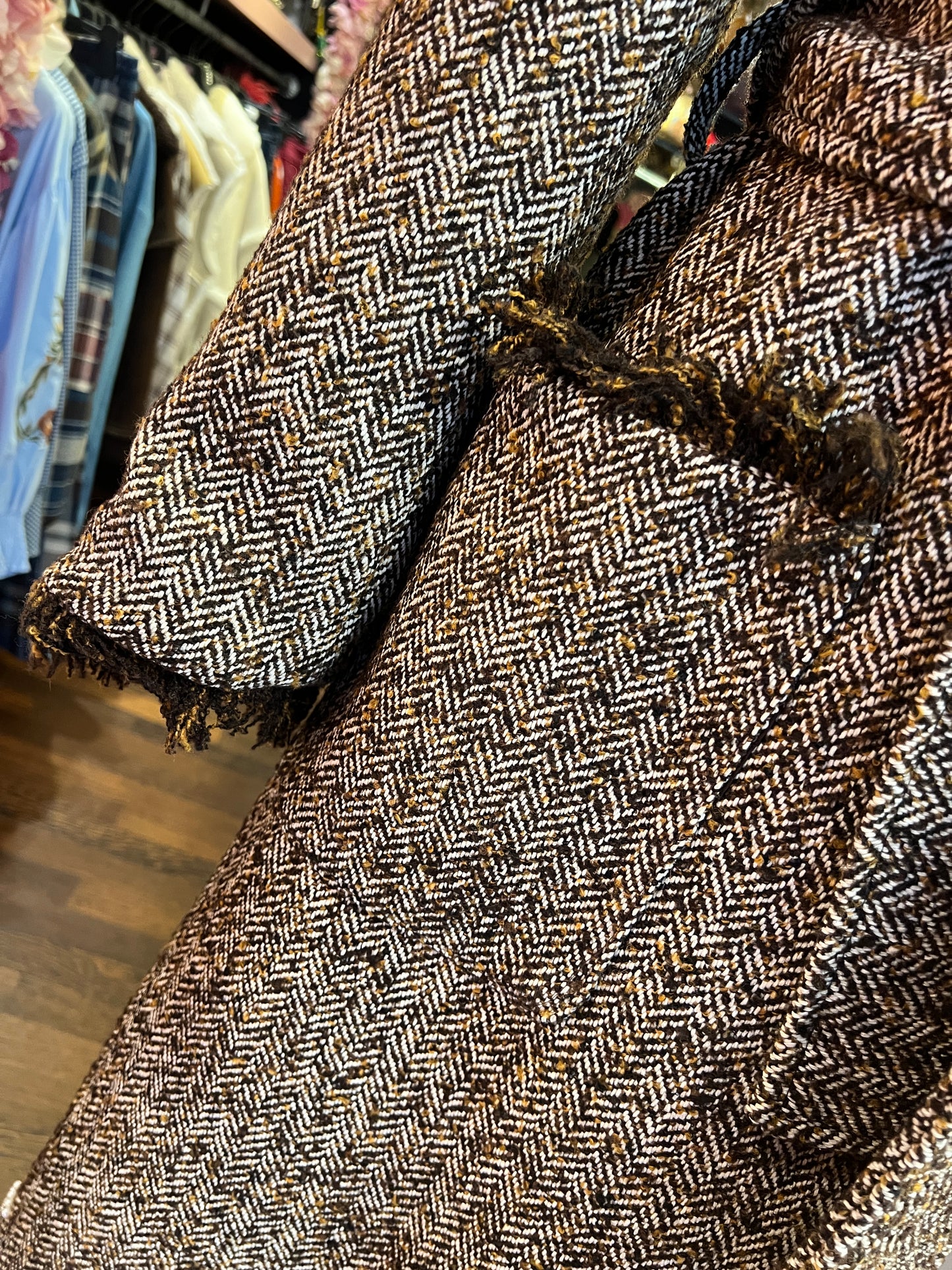 Front street cappotto tweed con dettagli sfrangiati , scritta perle