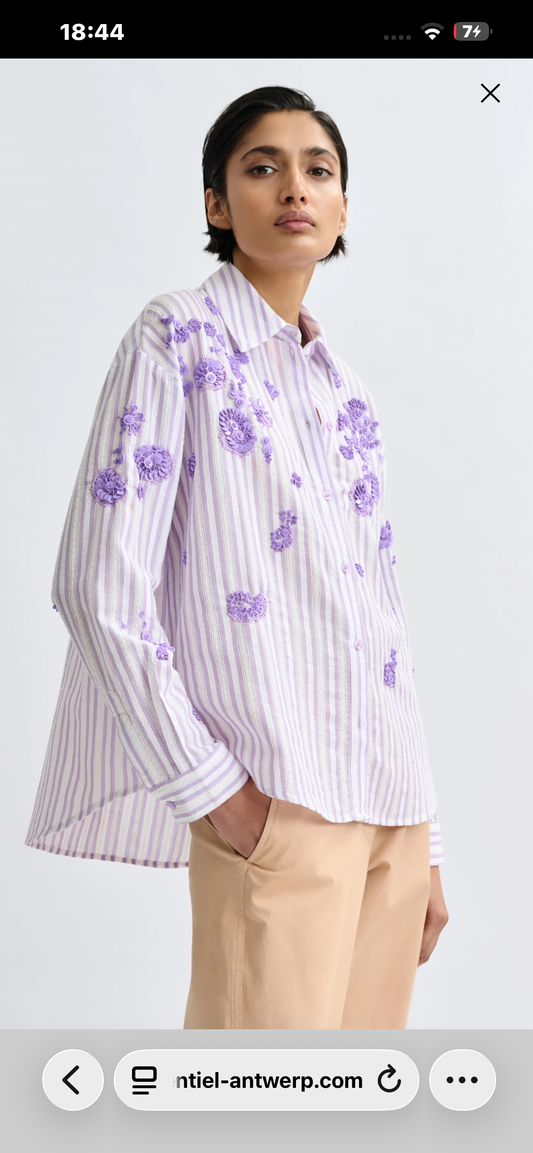 Essentiel antwerp camicia in cotone righe avorio e viola con decorazioni floreali paillettes e perline