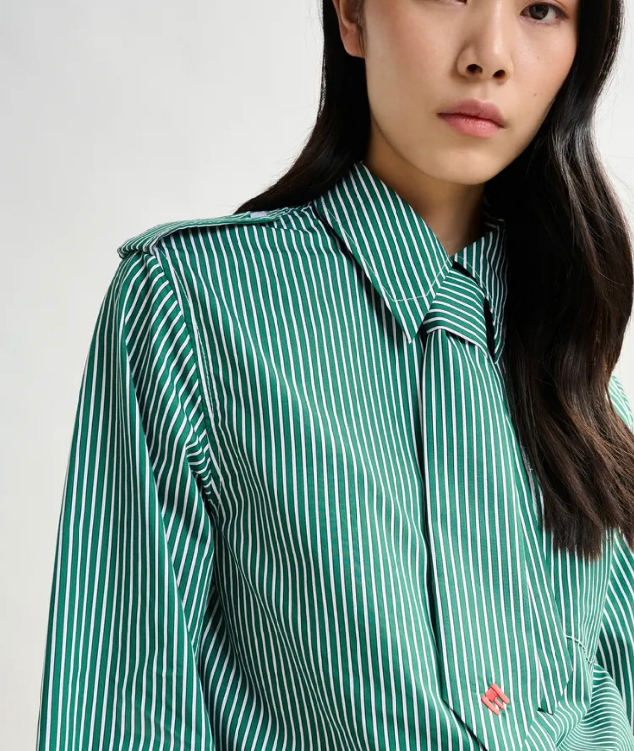 Essentiel antwerp camicia righe verdi e bianche con cravattino rimovibile