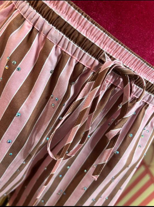 Essentiel antwerp short con elastico in vita misto cotone , fantasia a righe rosa e marrone decorazioni strass